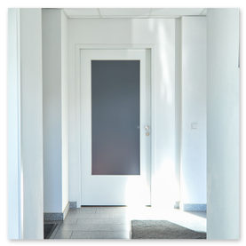 Aufnahme einer der Eingangstür der Firma PT Gasbichler.