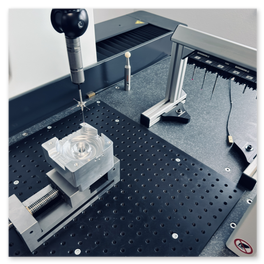 Übersichtsaufnahme eines CNC Messplatzes.