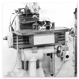 Nahaufnahme von einer manuellen Fräsmaschine.