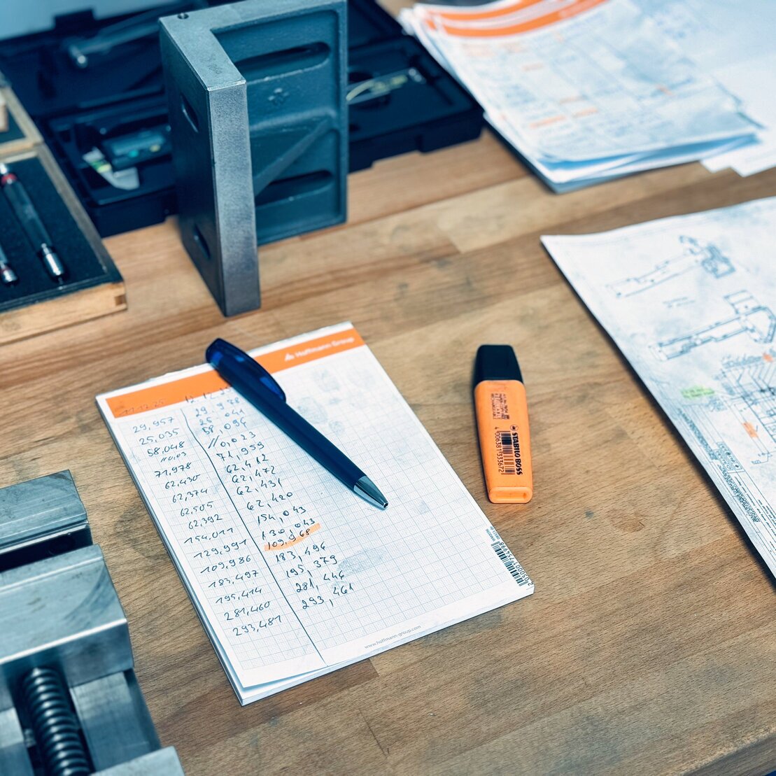 Messschieber als Symbol für Qualitätssicherung